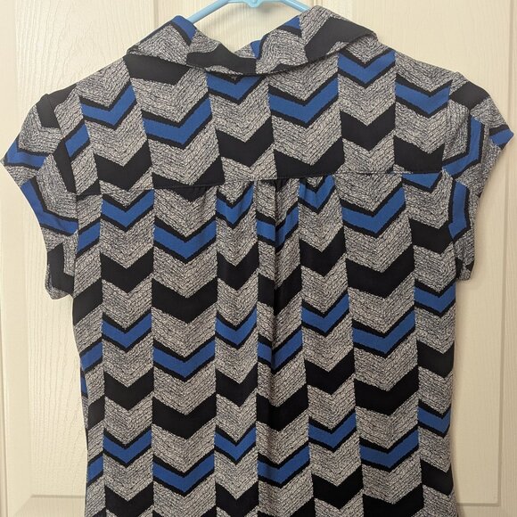 Alfani Women's blouse, size PP, Blue & Gray Geometric design - Picture 4 of 7